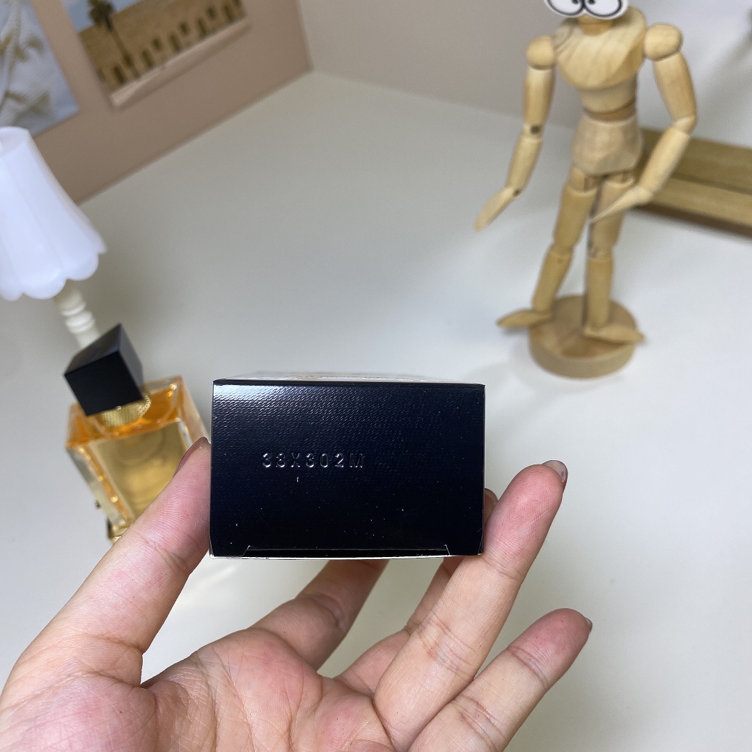Saint Laurent perfume